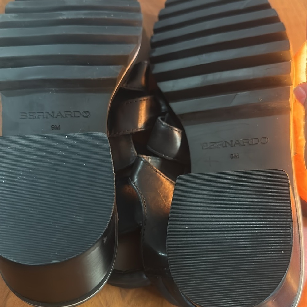 Bernardo Women's Sasha Chunky Heel Strappy Sandal Black Antique Calf Size 9m — image 6 of 8